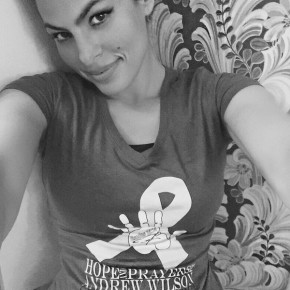 Eva Mendes Takes First Selfie Ever to Help Child With Cancer: See the Gorgeous Pic