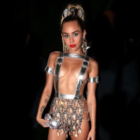 Miley Cyrus Is Practically Naked on the 2015 MTV VMAs Red Carpet—See Her Topless (And Pants-less!) Ensemble